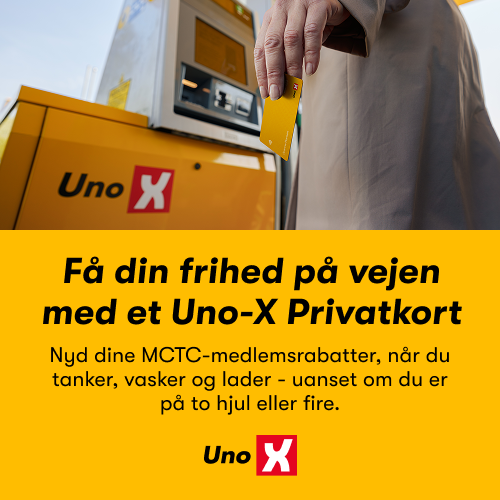 Annonce for Uno-X/MCTC-medlemsfordel, der viser en benzinstander, og hvor der med tekst står "Få din frihed på vejen med et Uno-X Privatkort"